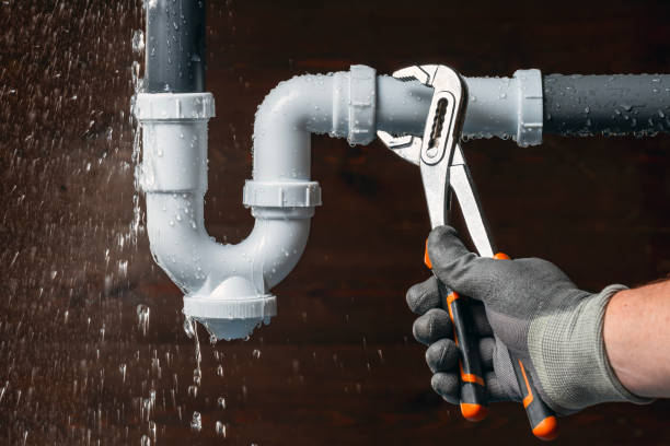 Professional Gas Line Repair technician working in Malone, FL